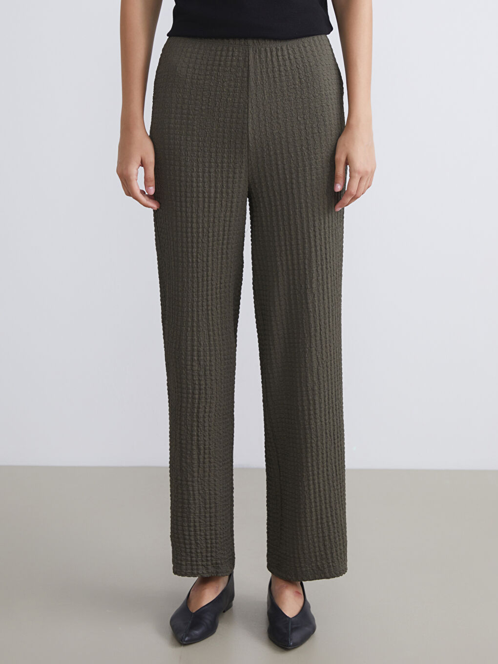 LCWAIKIKI Classic Elasticated Waist Textured Wide Leg Women's Trousers -W59381Z8-HCZ