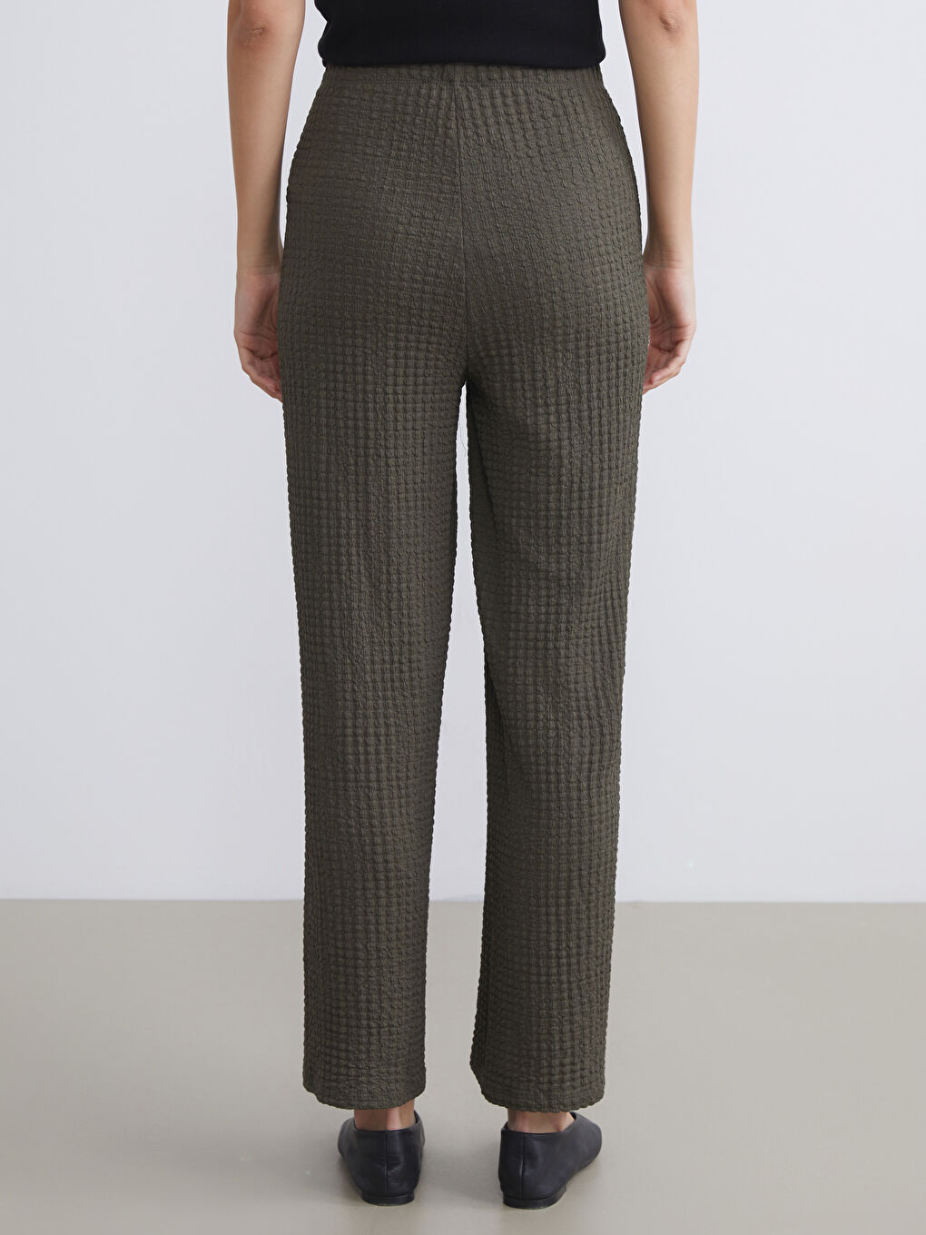 LCWAIKIKI Classic Elasticated Waist Textured Wide Leg Women's Trousers -W59381Z8-HCZ
