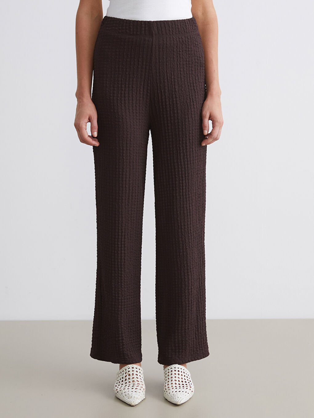 LCWAIKIKI Classic Elasticated Waist Textured Wide Leg Women's Trousers -W59381Z8-JR3