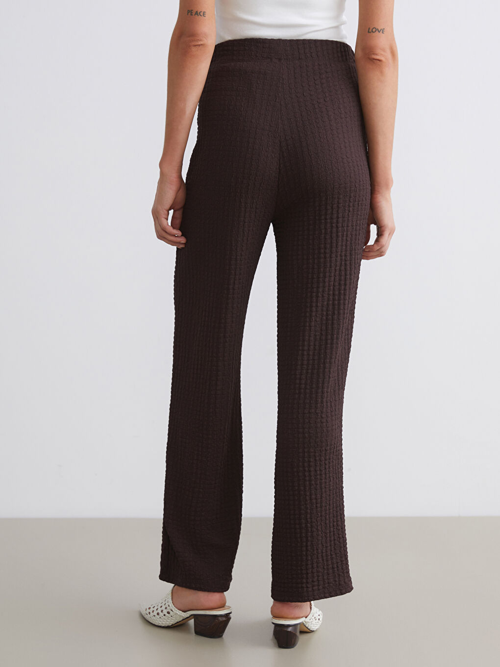 LCWAIKIKI Classic Elasticated Waist Textured Wide Leg Women's Trousers -W59381Z8-JR3