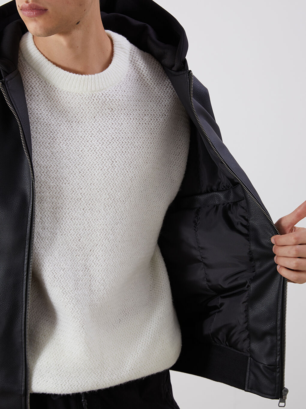 Siyah Standart Kalıp Kapüşonlu Erkek Deri Görünümlü Ceket-3