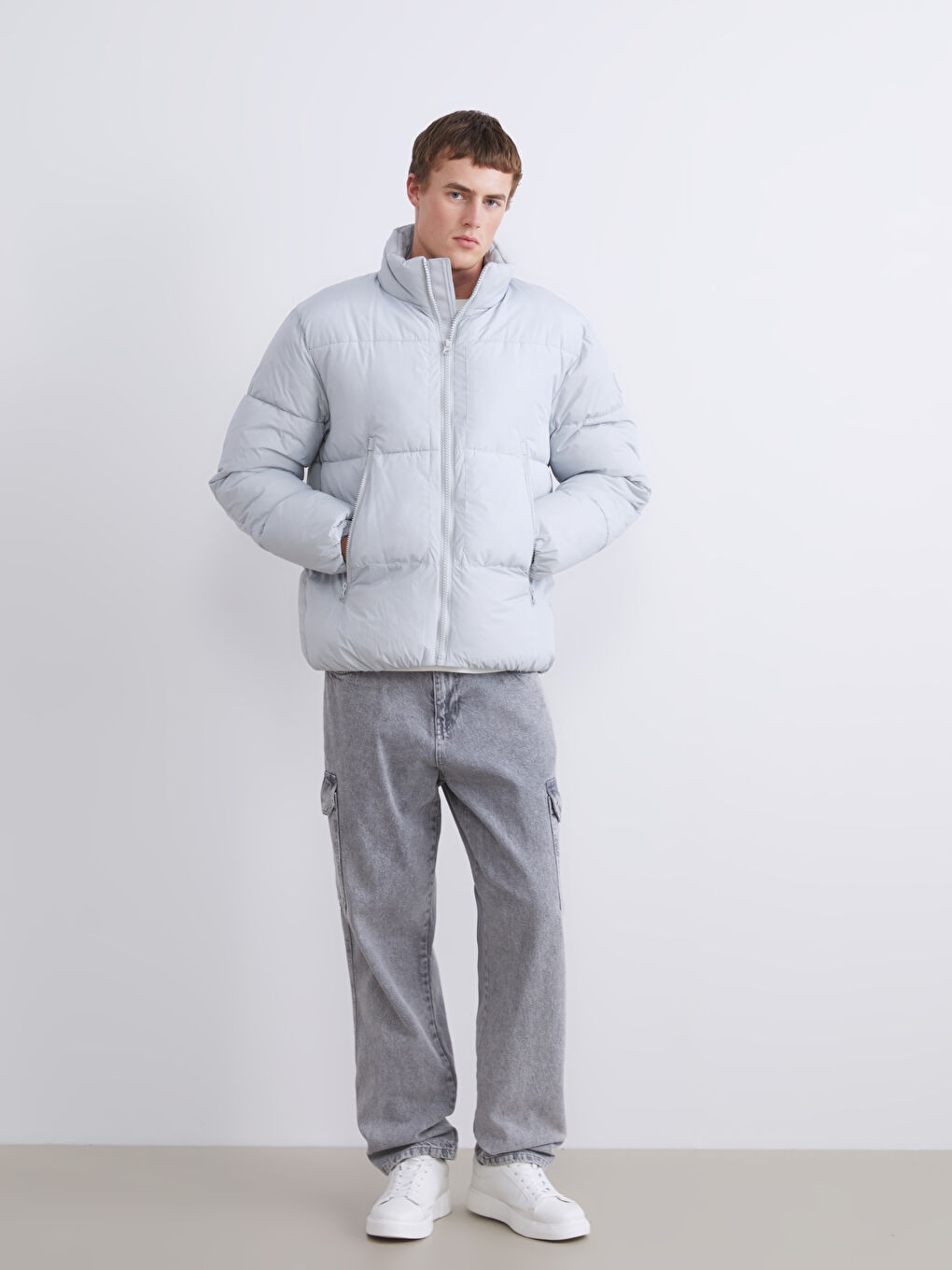 Gri Standart Kalıp Dik Yaka Erkek Şişme Mont-1