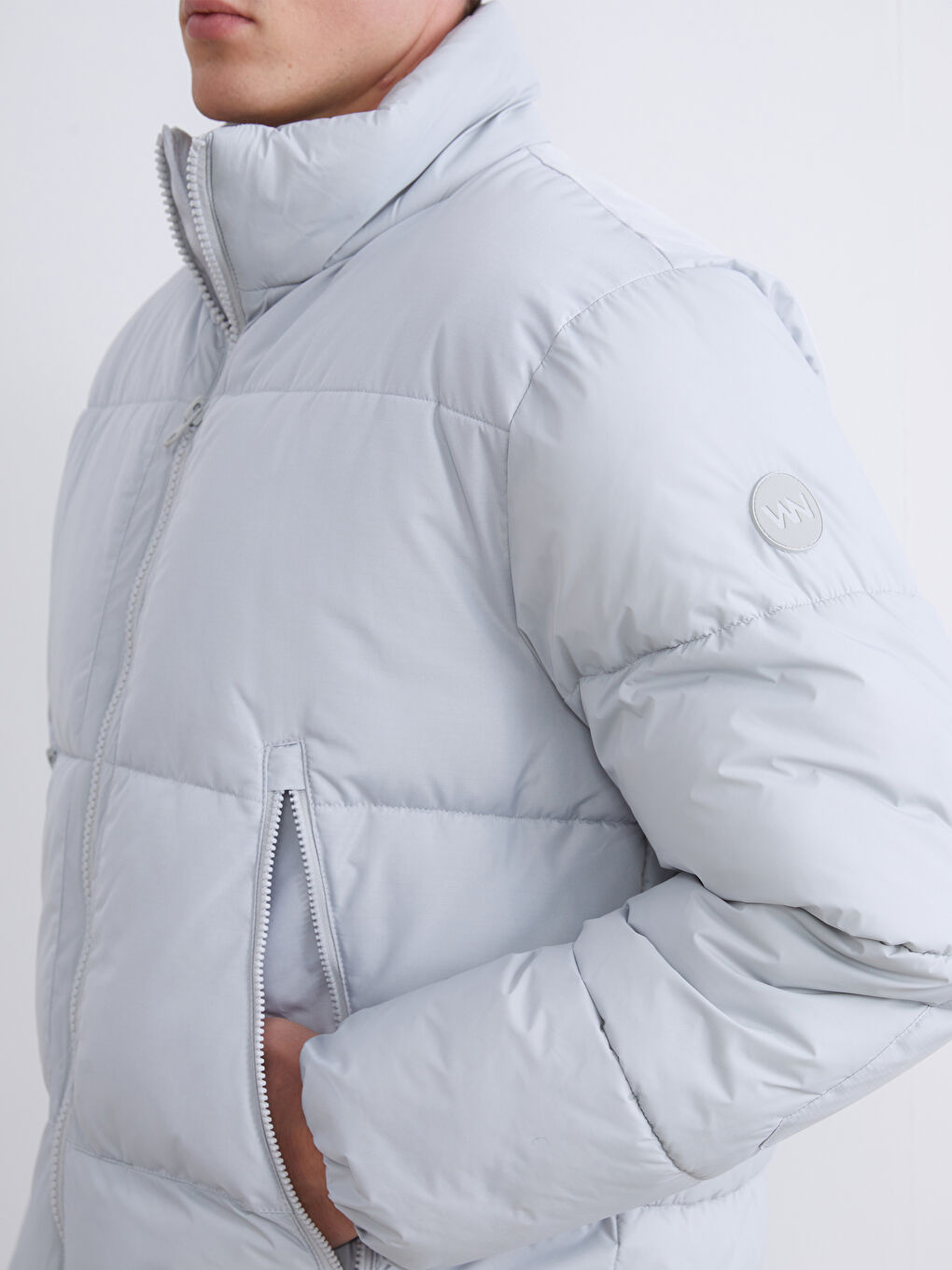 Gri Standart Kalıp Dik Yaka Erkek Şişme Mont-3