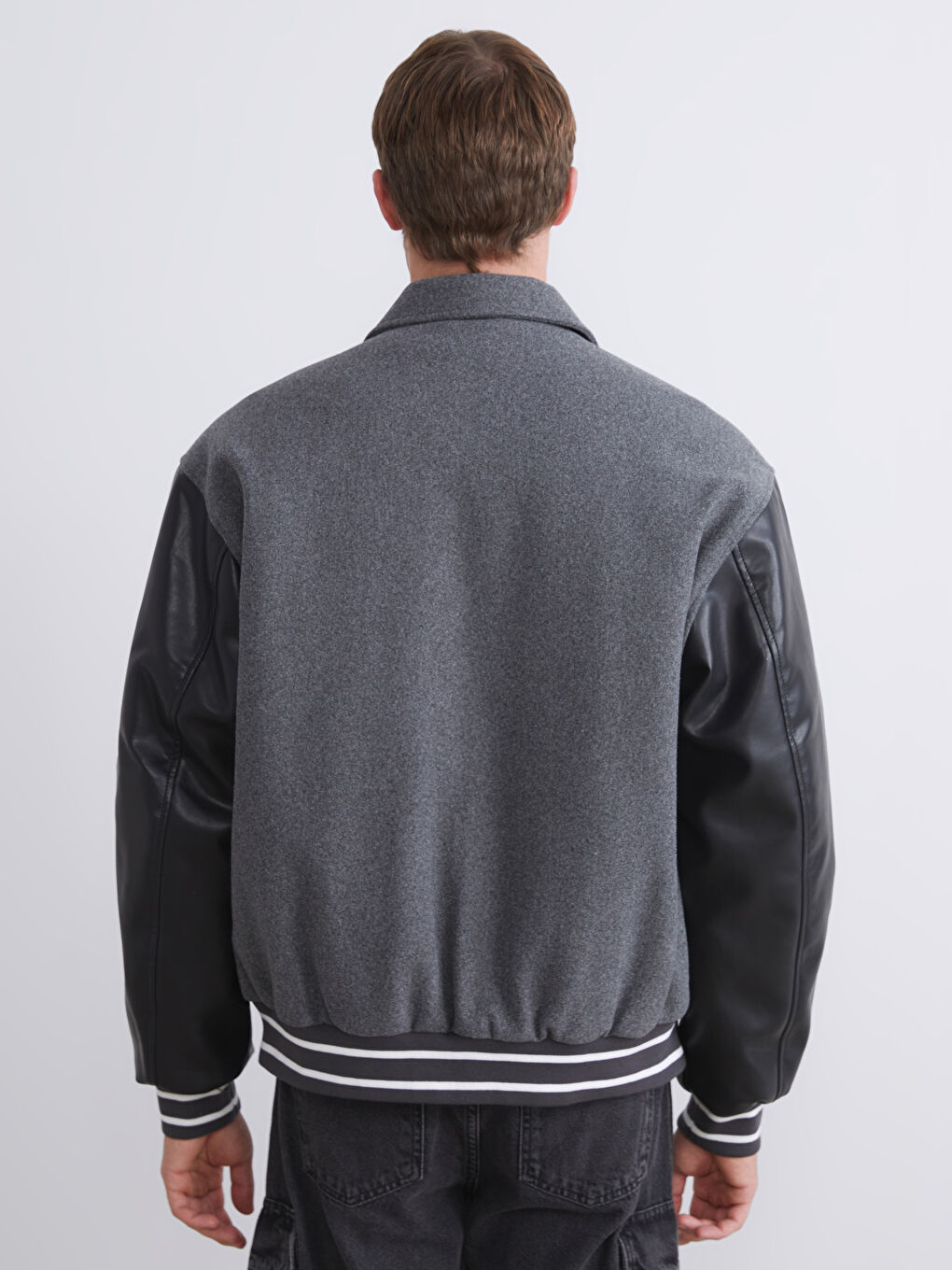 Gri Kolları Deri Detaylı Gömlek Yaka Erkek Mont-4