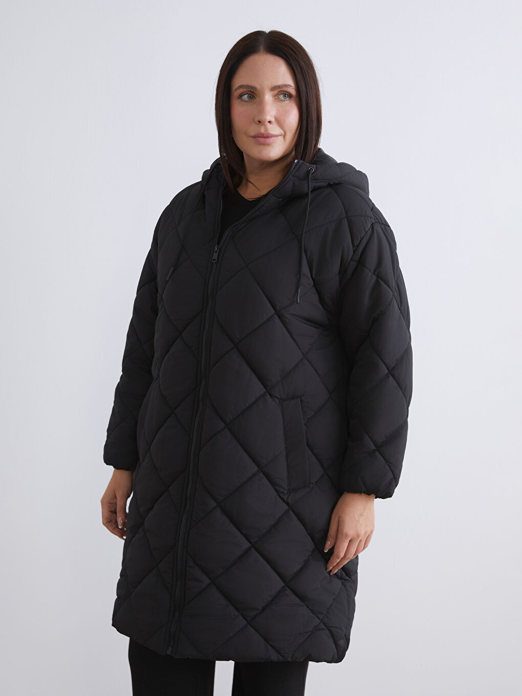 Siyah Kapüşonlu Kapitone Kadın Şişme Mont-1