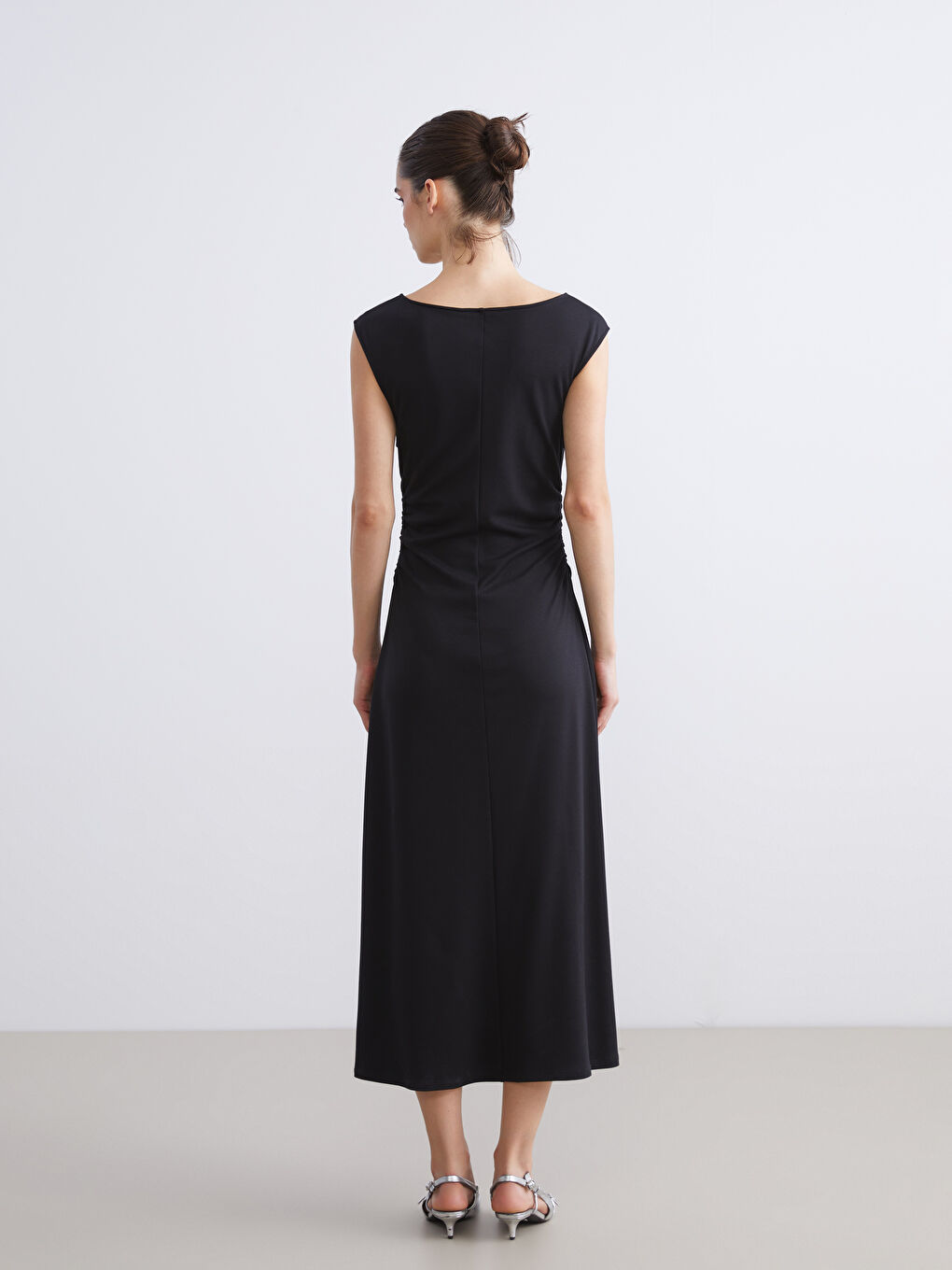 Crew Neck Ruched Dress-3
