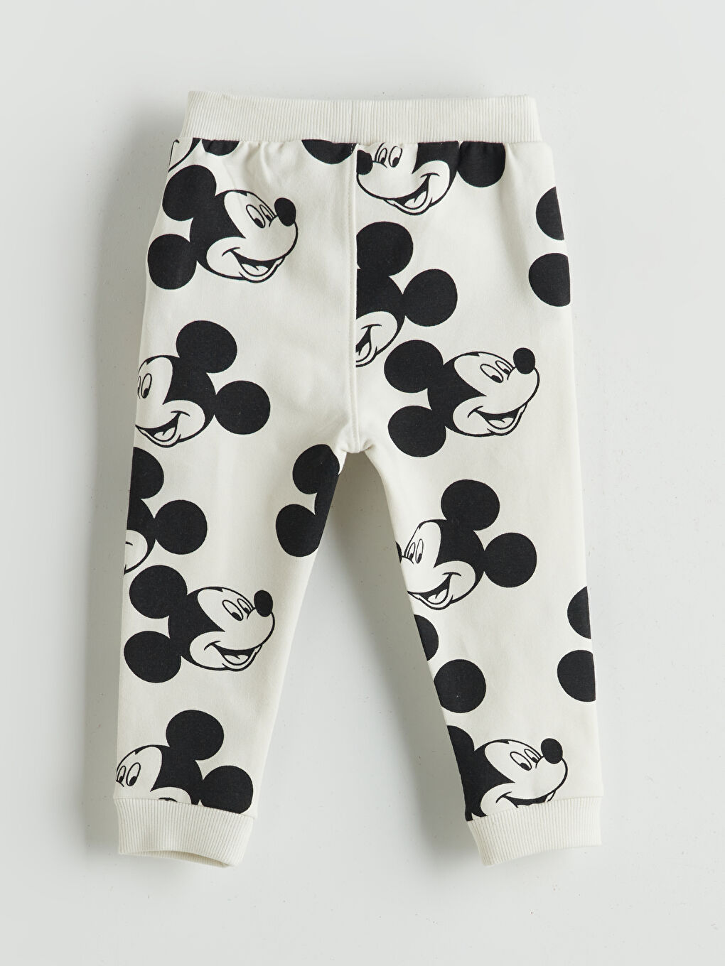 LCW baby Okrugli izrez Mickey Mouse štampano komplet trenerka za bebe dečake - dukserica i donji deo trenerke, 2 pakovanja -W59567Z1-LRV