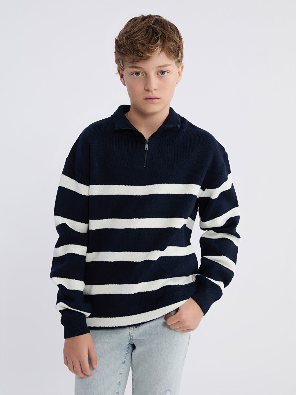 كنزة صوفية بياقة قمعية للأولاد