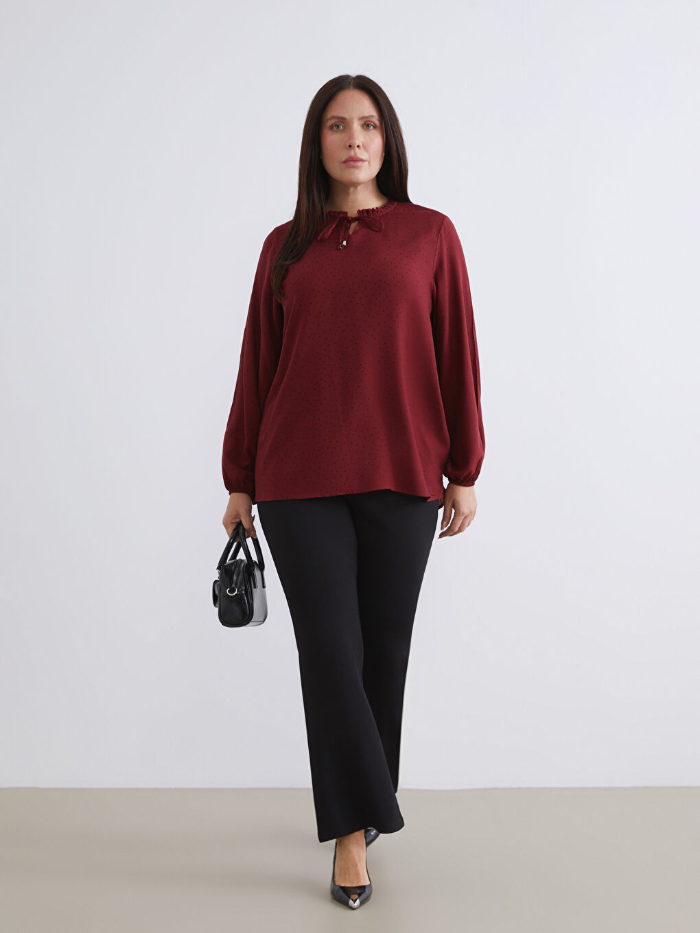 Блузка с узором и воротником на завязках-5