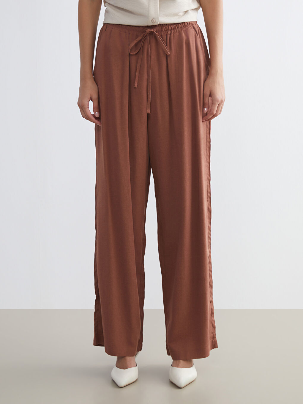 LCWAIKIKI Classic نساء سروال خليط الكتان بخصر مطاطي -W59686Z8-SYH