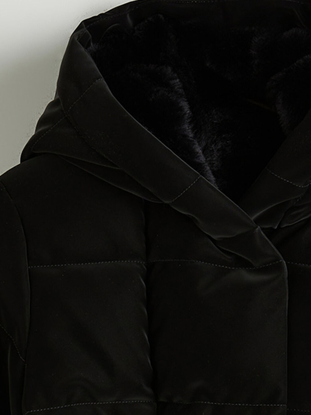 Siyah Kapüşonlu Kız Çocuk Kaban-2