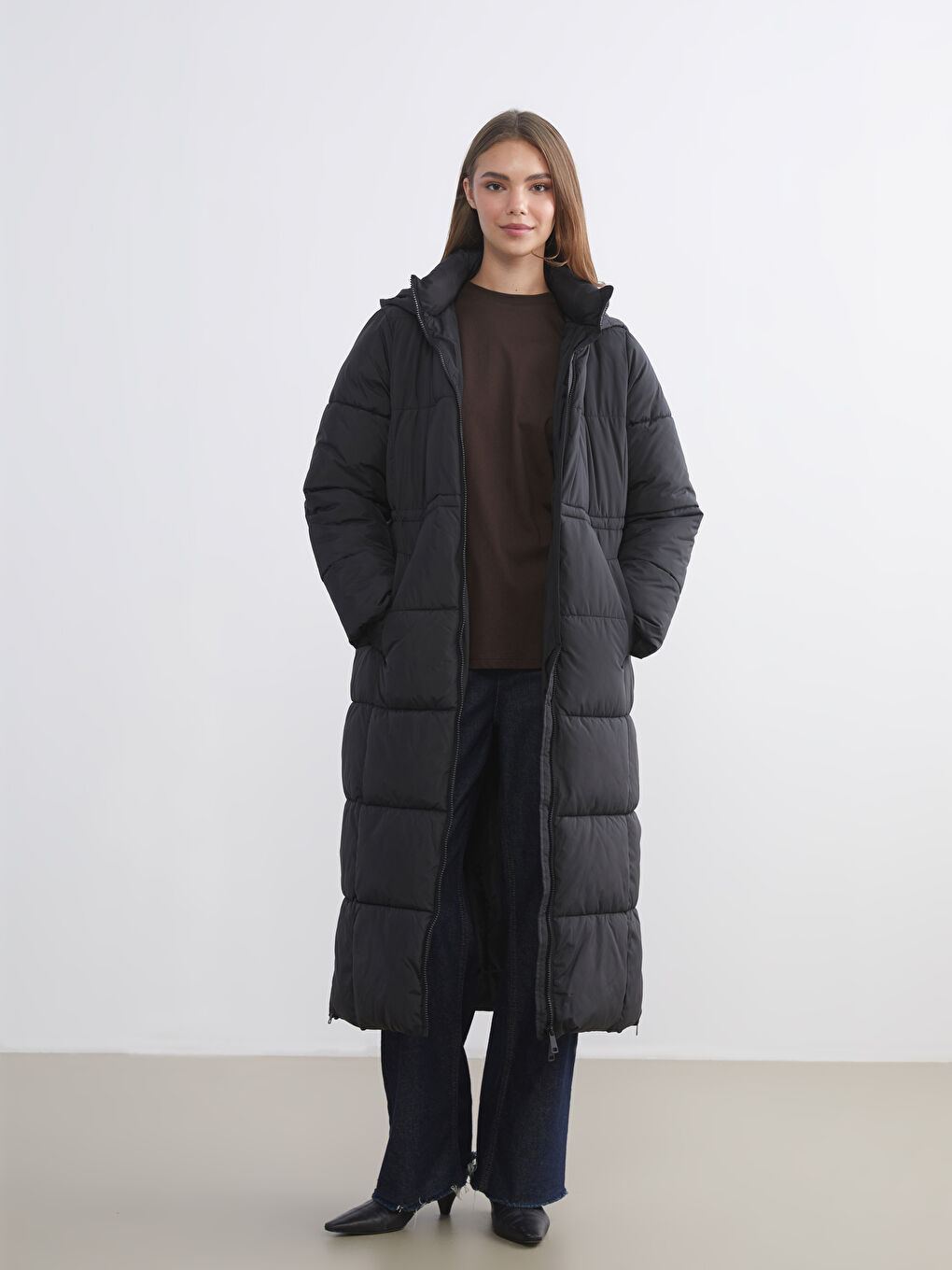 Siyah Kapüşonlu Kadın Şişme Mont-3