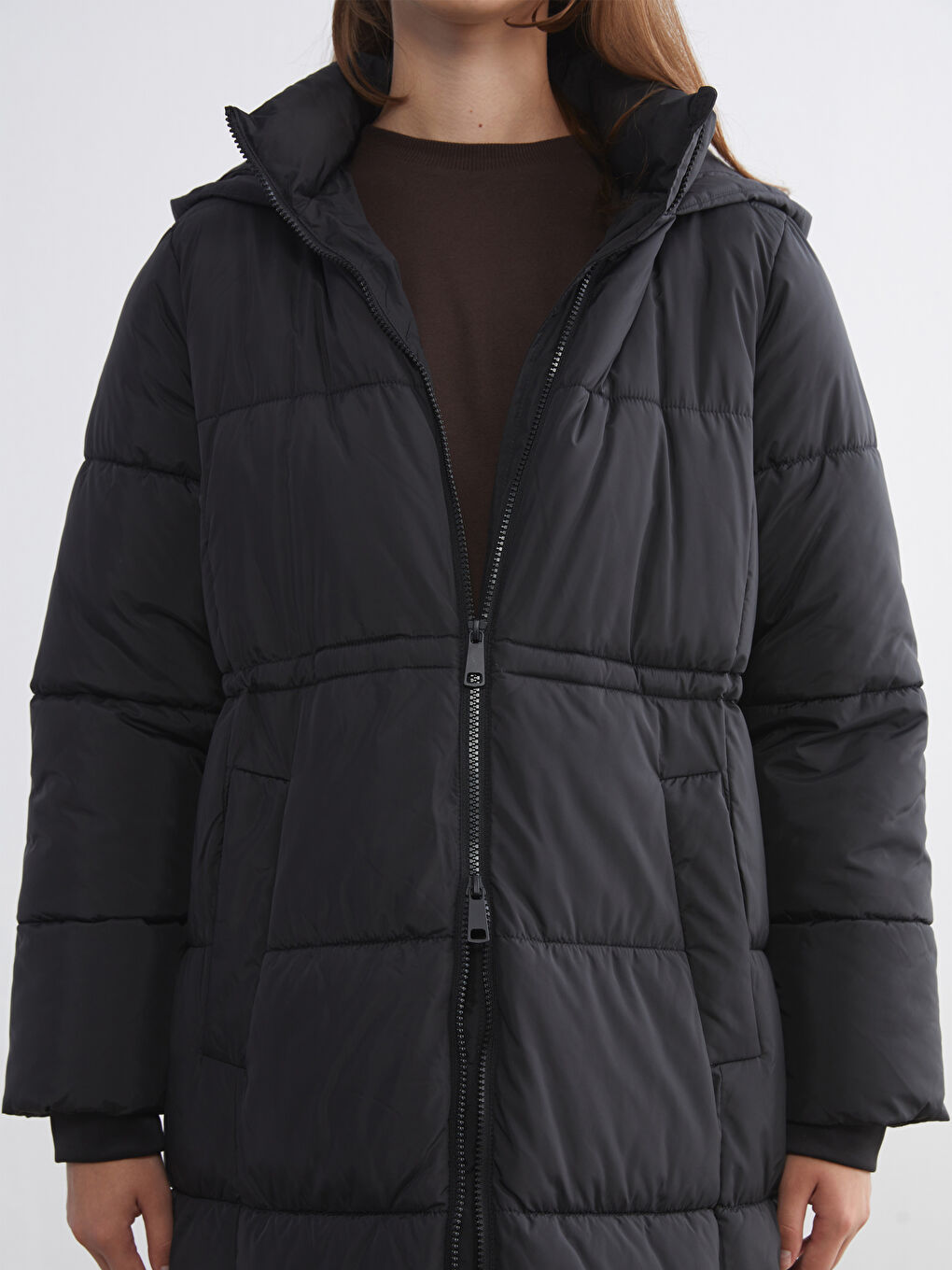 Siyah Kapüşonlu Kadın Şişme Mont-4