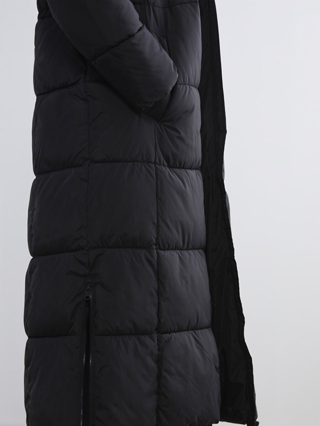 Siyah Kapüşonlu Kadın Şişme Mont-6