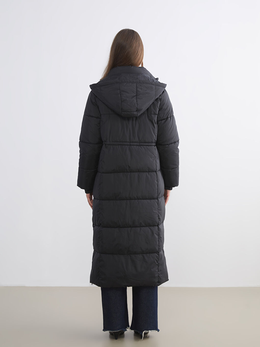 Siyah Kapüşonlu Kadın Şişme Mont-7