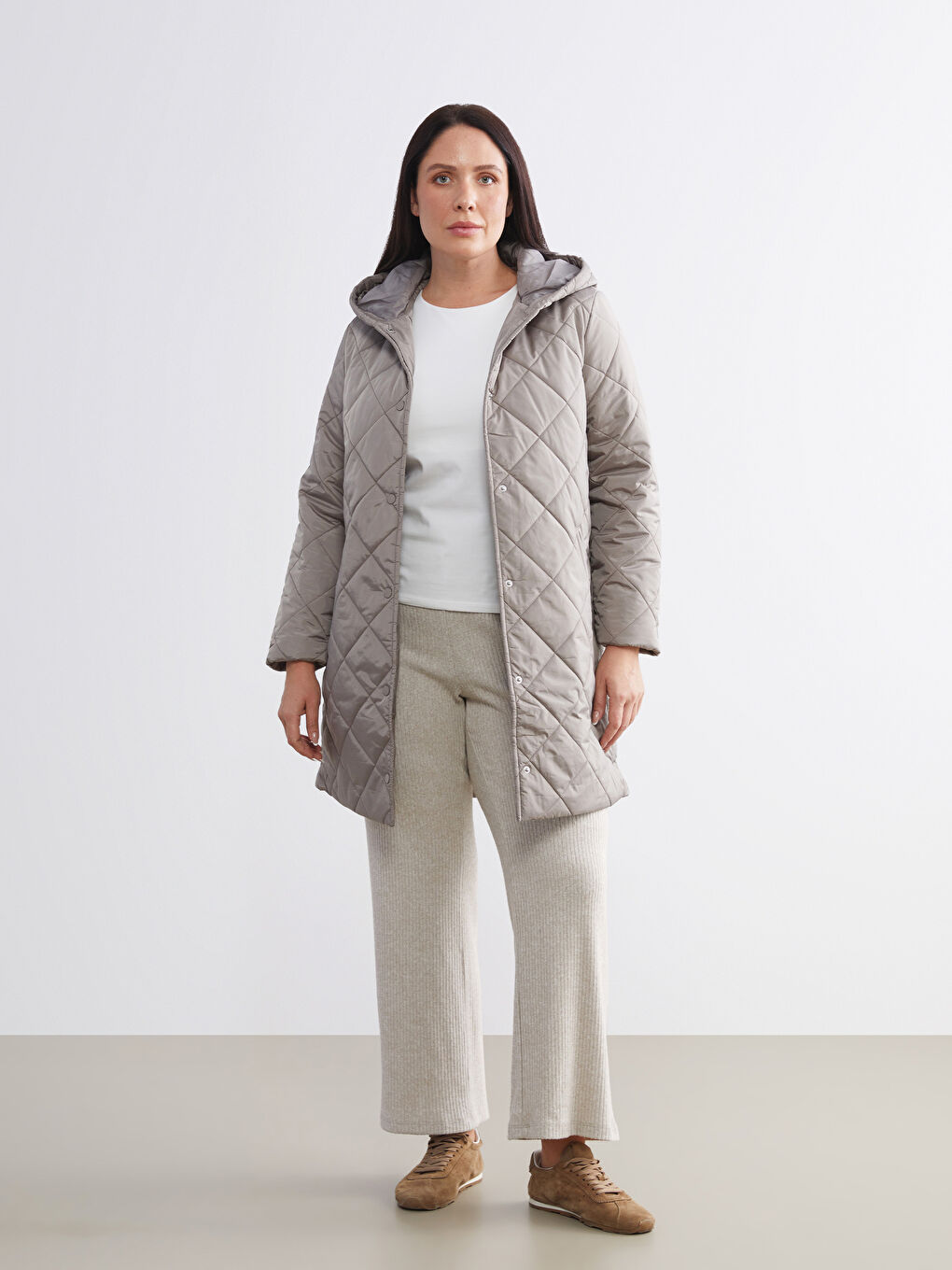 Kahverengi Kapüşonlu Kapitone Kadın Şişme Mont-8