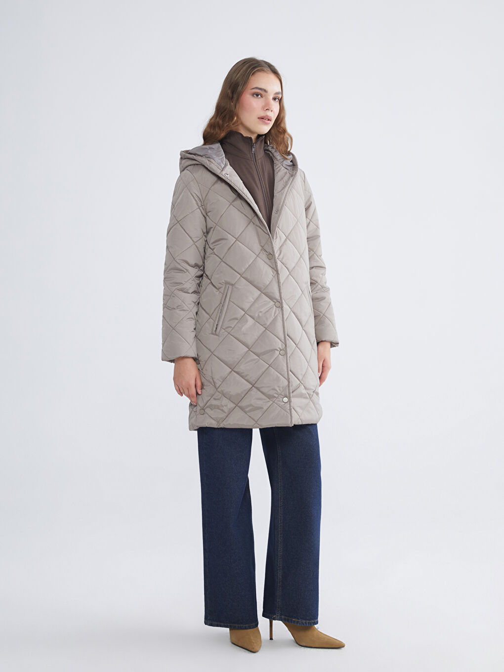 Kahverengi Kapüşonlu Kapitone Kadın Şişme Mont-2