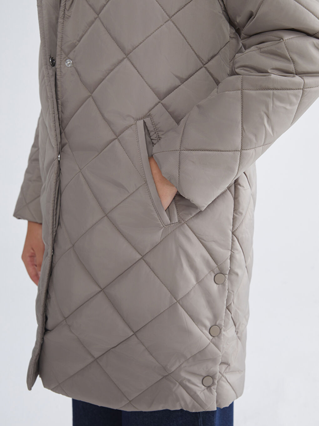 Kahverengi Kapüşonlu Kapitone Kadın Şişme Mont-4