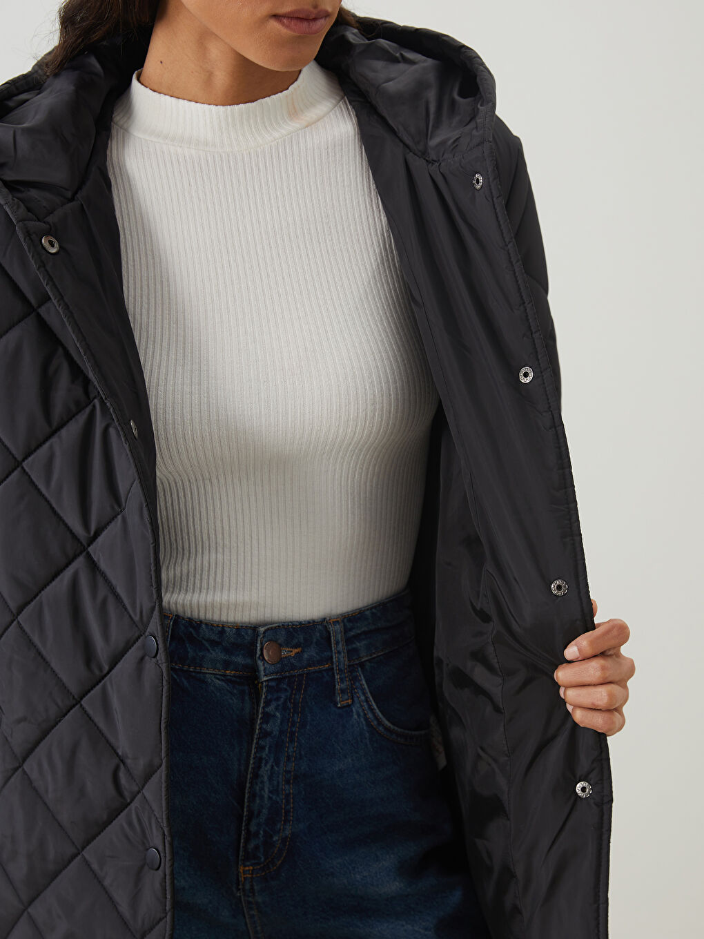 Стёганый пуховик с капюшоном для женщин-3