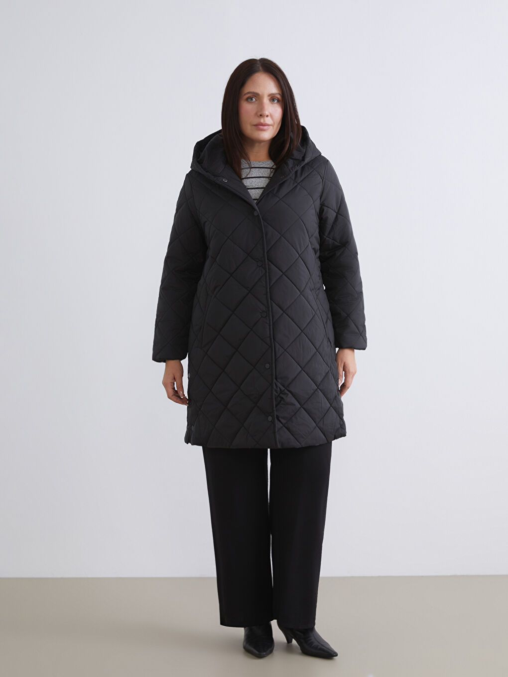 Стёганый пуховик с капюшоном для женщин-8