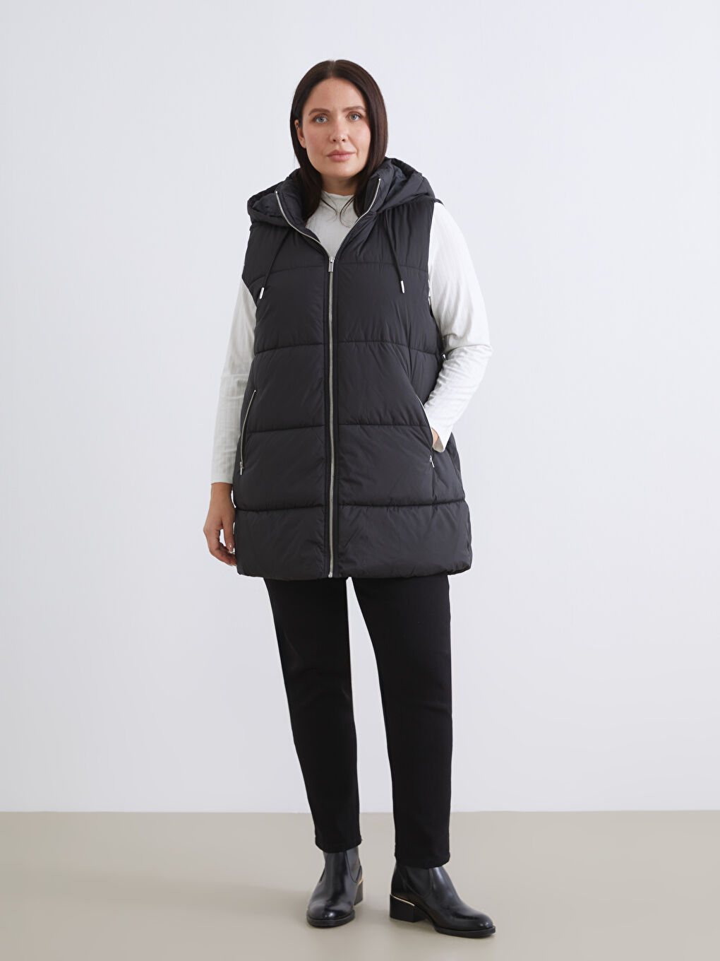 Siyah Kapüşonlu Kadın Şişme Yelek-6