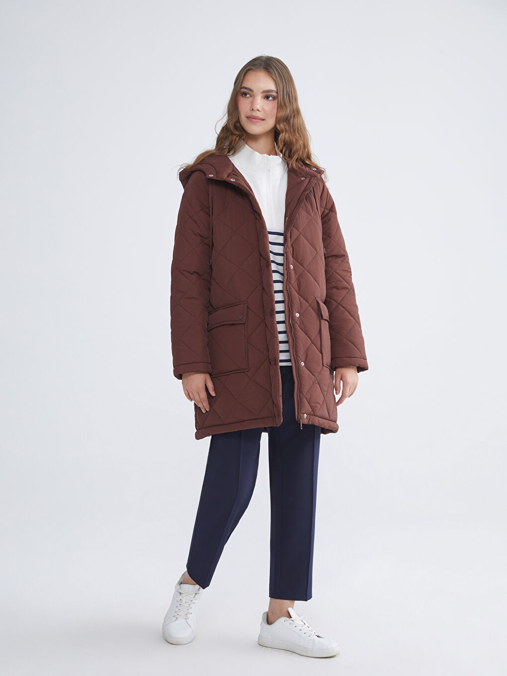 Kahverengi Kapüşonlu Kapitone Oversize Kadın Şişme Mont-1