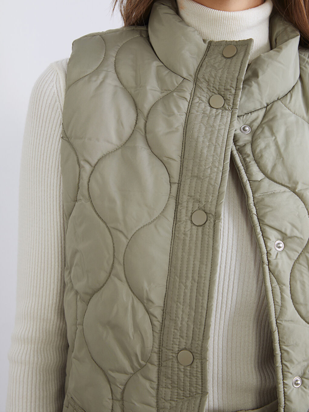 Haki Dik Yaka Kapitone Kadın Şişme Yelek-4