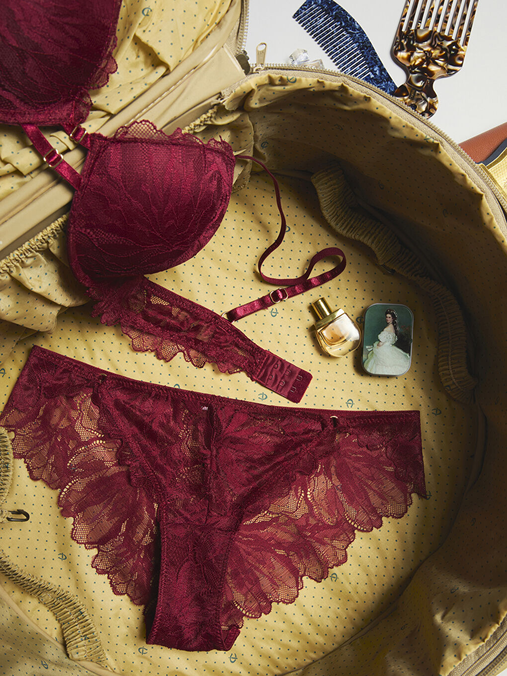 Mürdüm Balenli Dolgusuz Dantelli Fantezi Tişört Sütyen-1