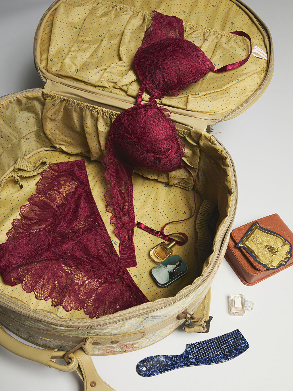 Mürdüm Balenli Dolgusuz Dantelli Fantezi Tişört Sütyen-2