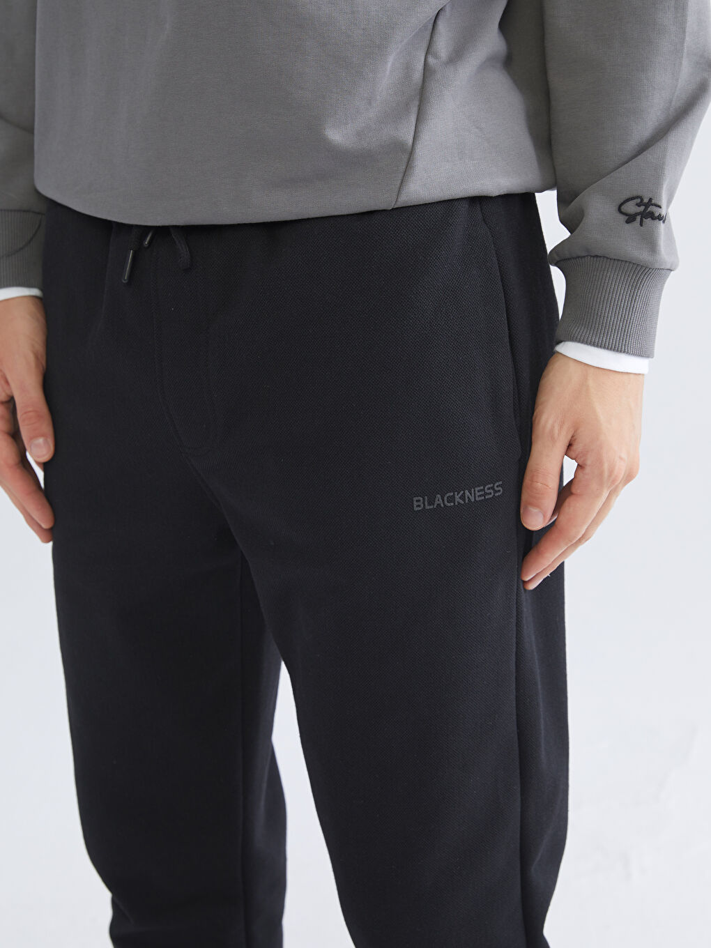 Man BLACK Jogger Sweatpants-2