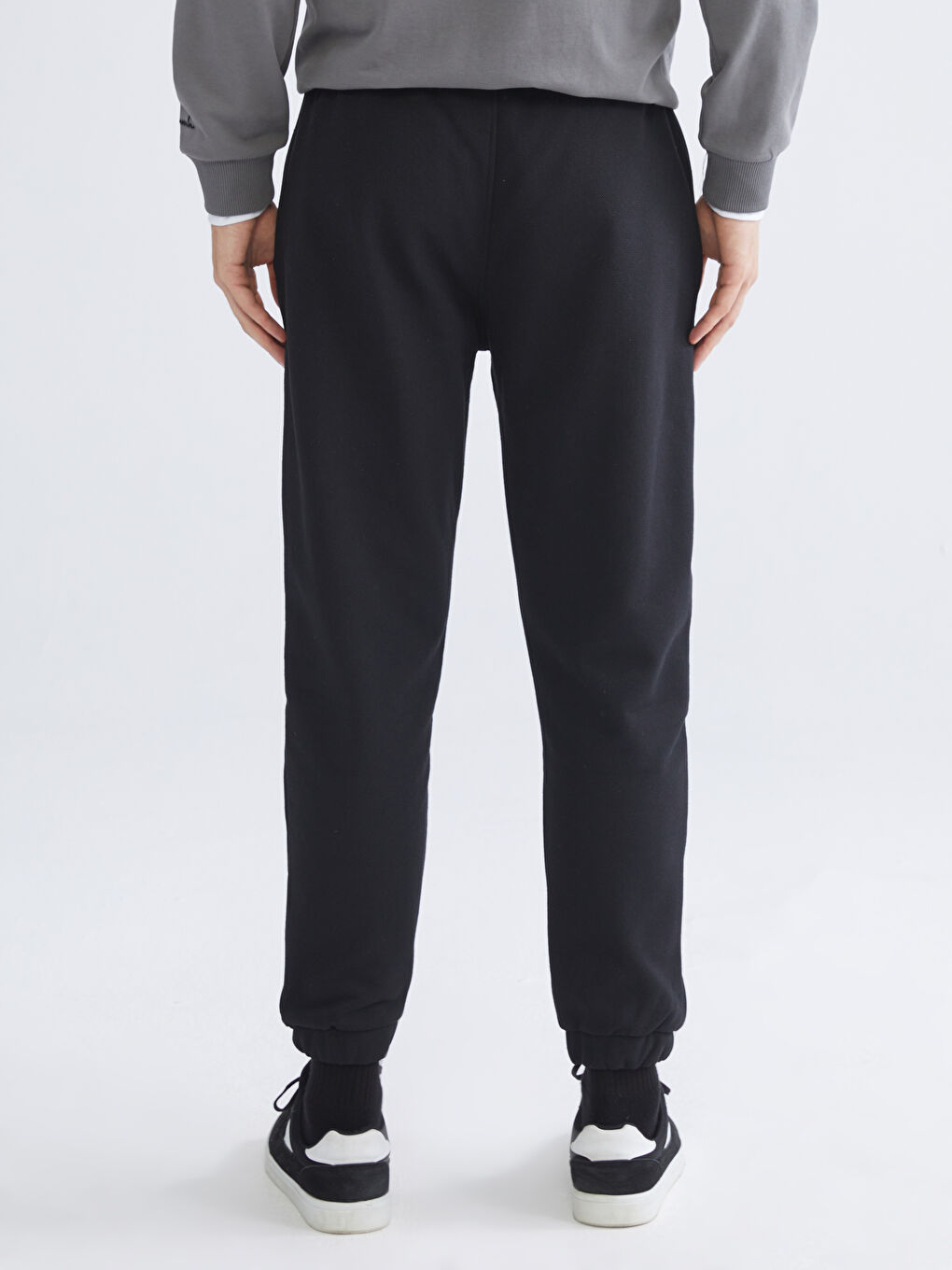 Man BLACK Jogger Sweatpants-3