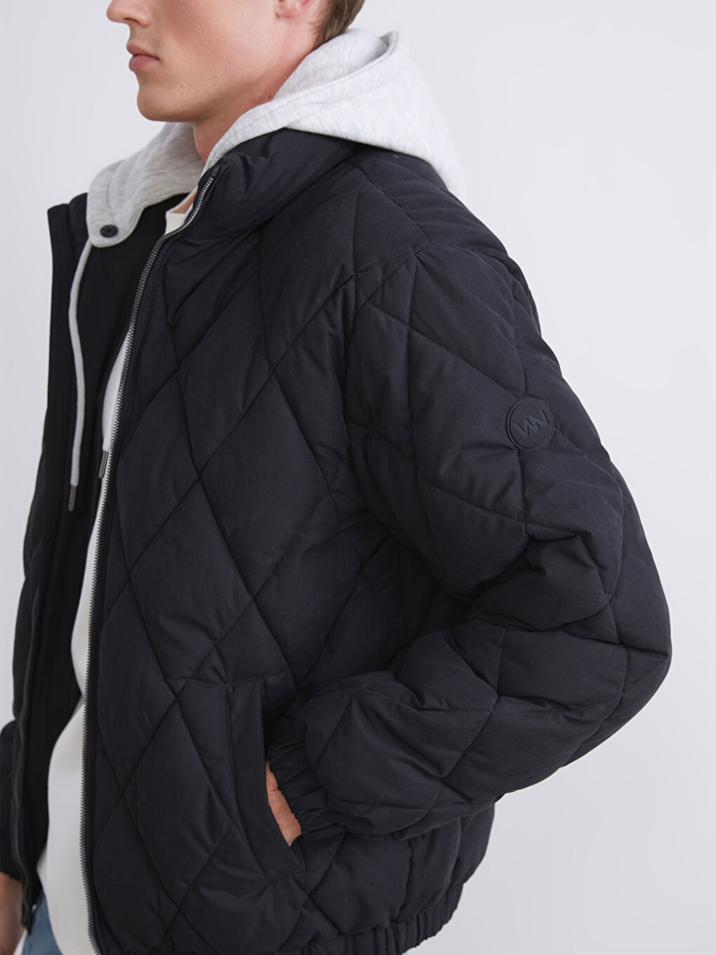 Siyah Standart Kalıp Kapüşonlu Erkek Şişme Mont-3