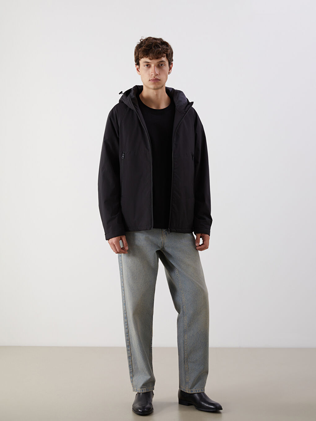 Siyah Standart Kalıp Kapüşonlu Erkek Mont-1