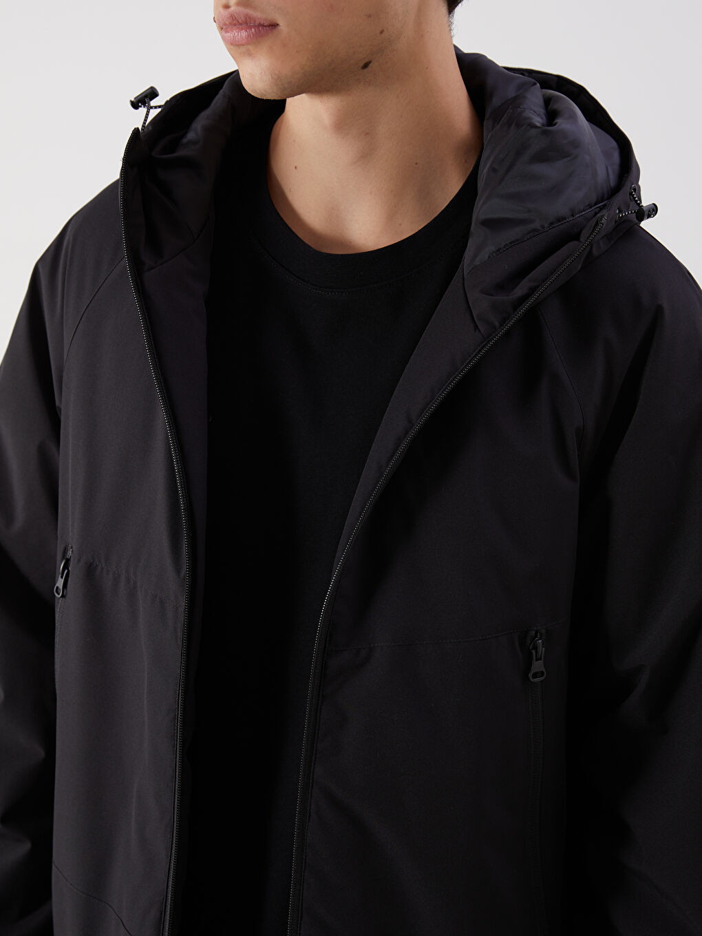 Siyah Standart Kalıp Kapüşonlu Erkek Mont-2