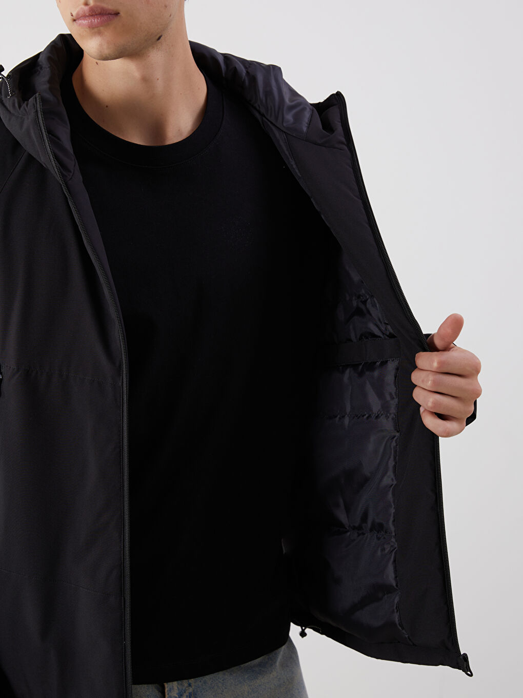 Siyah Standart Kalıp Kapüşonlu Erkek Mont-3