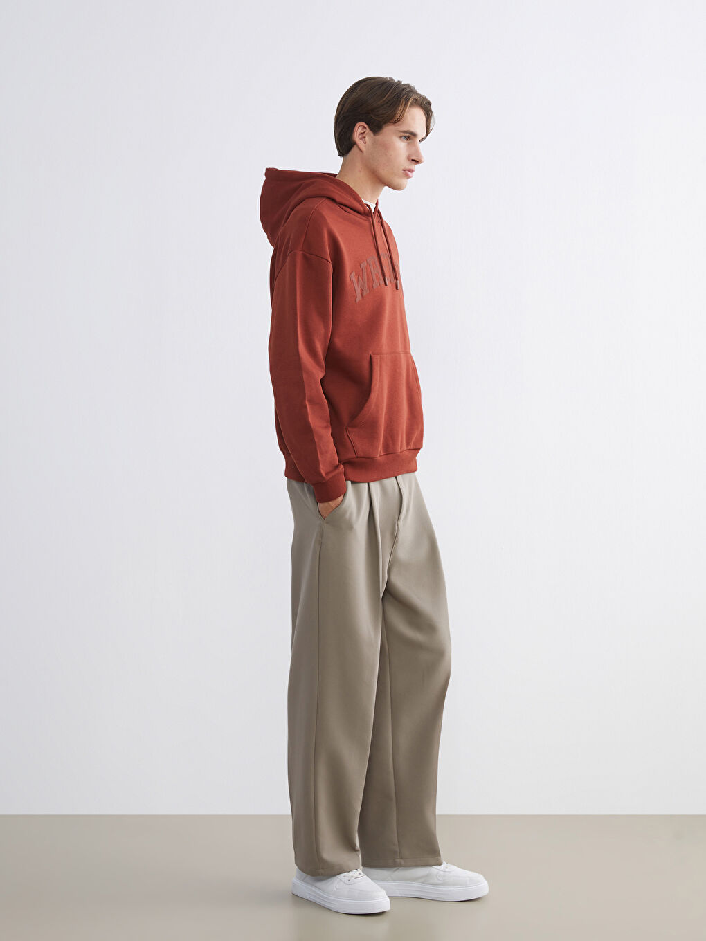 Kahverengi Uzun Kollu Baskılı Erkek Kalın Hoodie-1