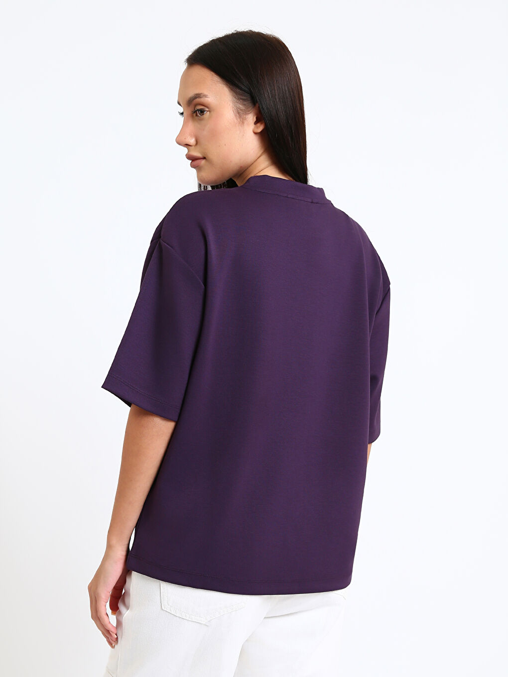 ოვალური საყელოთი ქალის მაისური-4