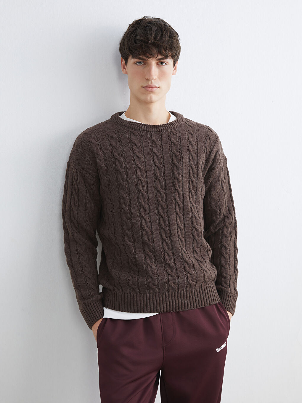 მრგვალი საყელო გრძელმკლავიანი მამაკაცის ტრიკოტაჟის სვიტერი