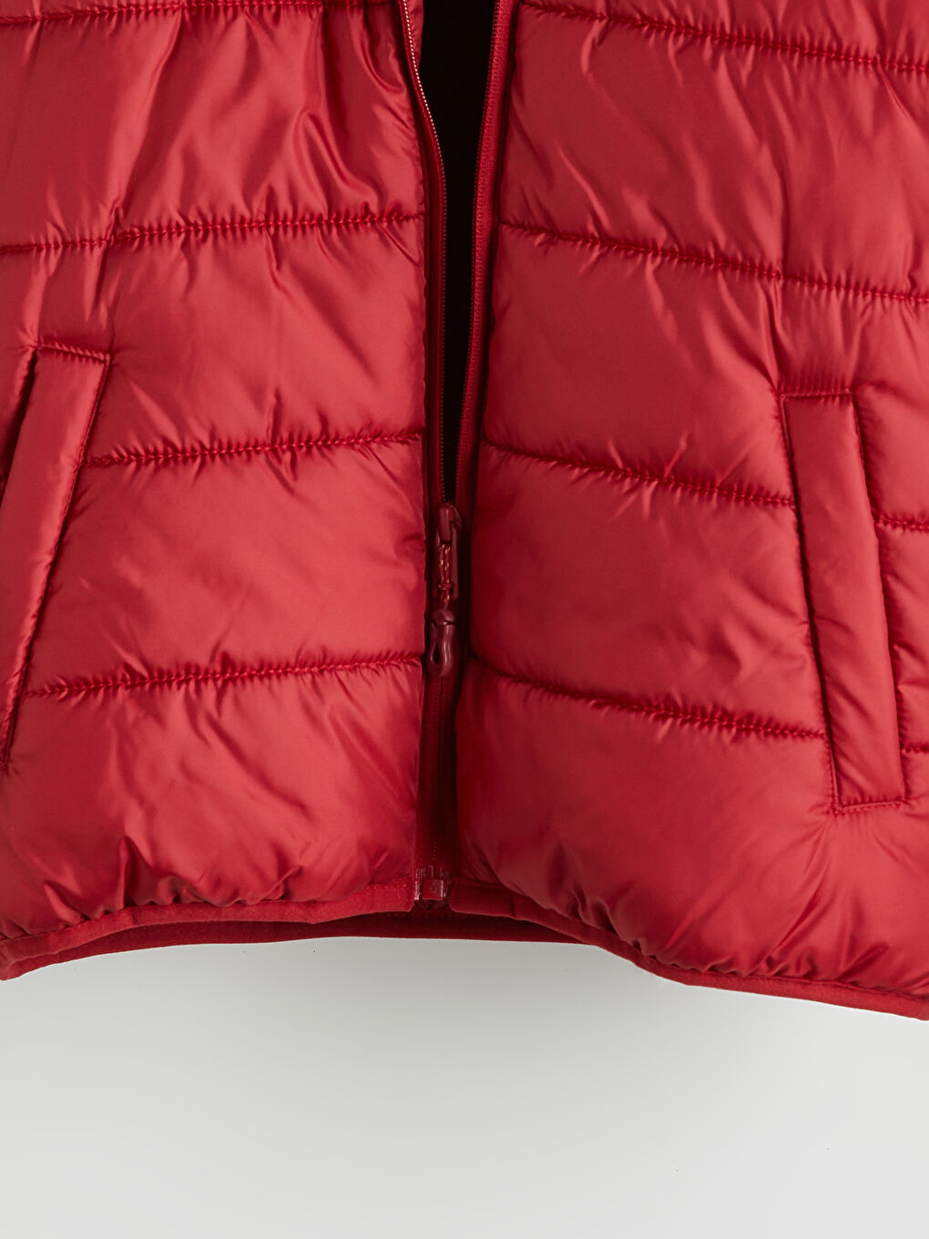 Kırmızı Kapüşonlu Galatasaray Baskılı Erkek Çocuk Şişme Mont-1