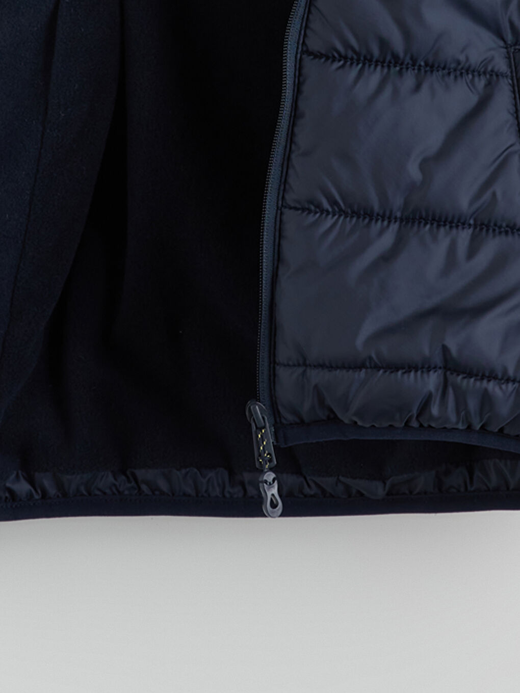 Lacivert Kapüşonlu Fenerbahçe Baskılı Erkek Çocuk Şişme Mont-1