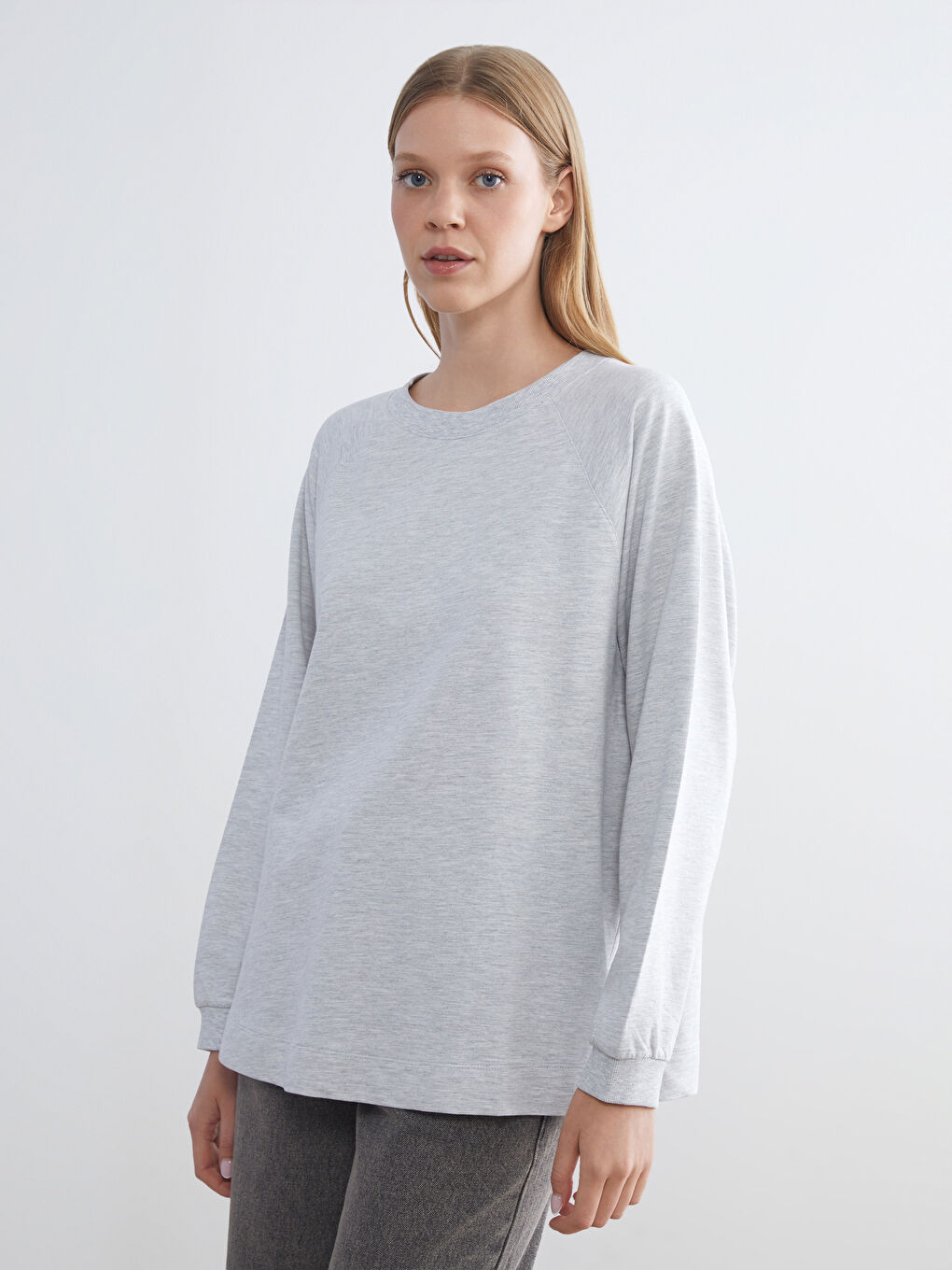 LCWAIKIKI Basic Crew Neck Oversize Women's Sweatshirt -W5AD87Z8-CT3
