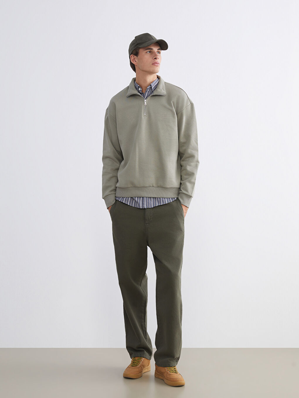 Haki Dik Yaka Uzun Kollu Baskılı Erkek Sweatshirt-1