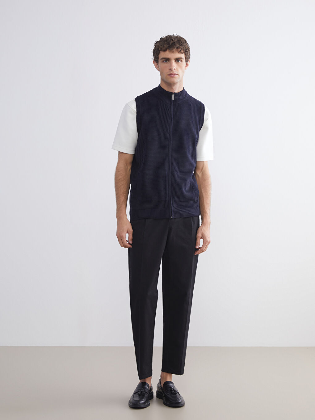 Lacivert Standart Kalıp Dik Yaka Erkek Triko Yelek-1