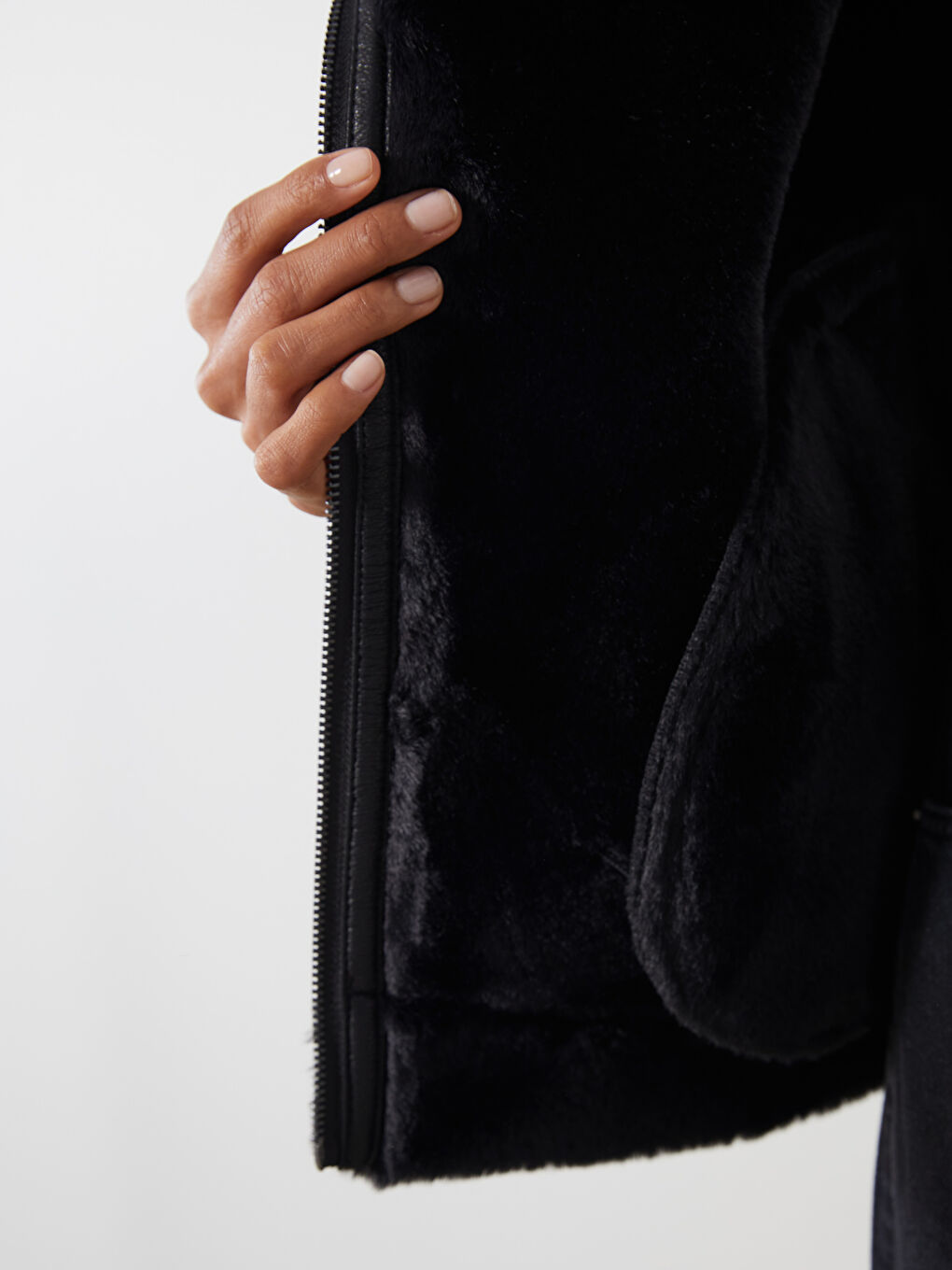 Siyah Kürk Yaka Kadın Deri Görünümlü Mont-3