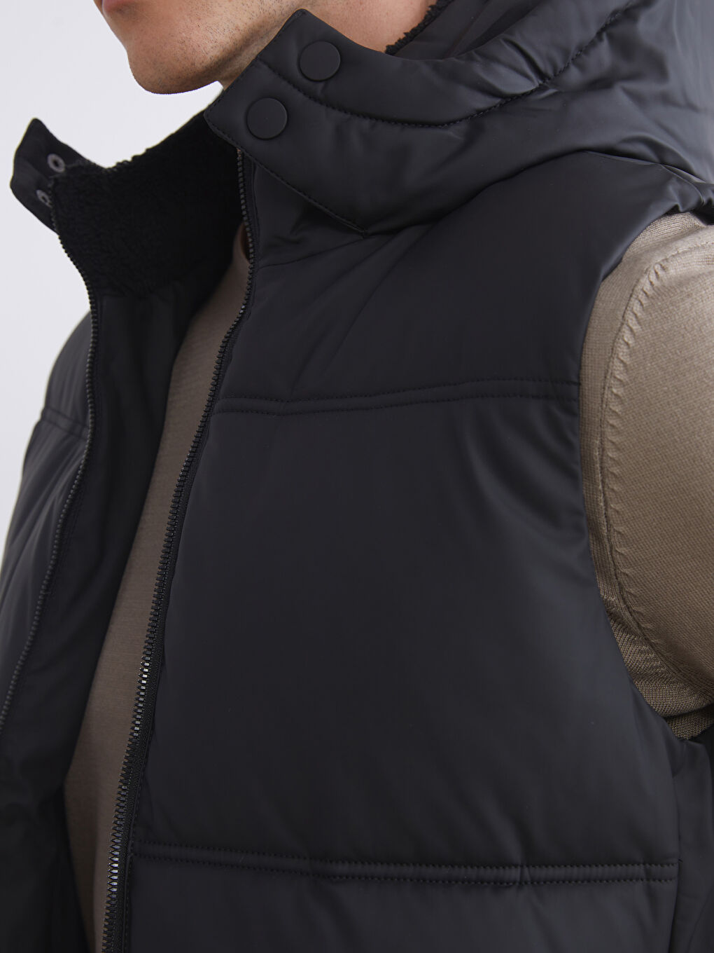 Regular Fit Hooded Men's Puffer Gilet-3