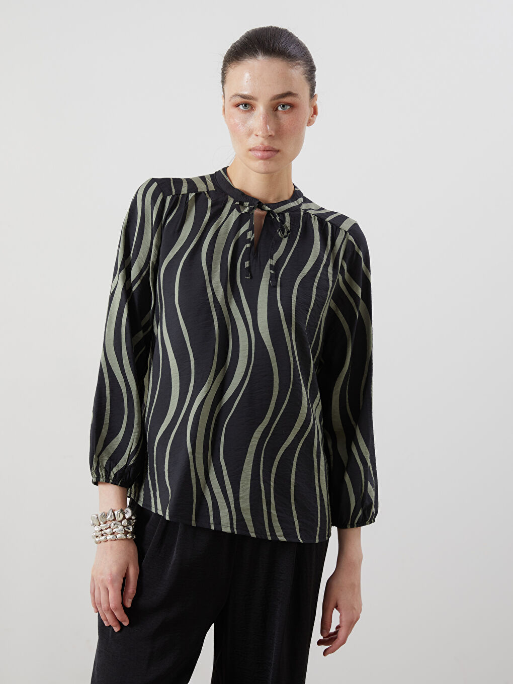 LCWAIKIKI Classic Tie Neck Patterned Blouse -W5AG08Z8-LRR