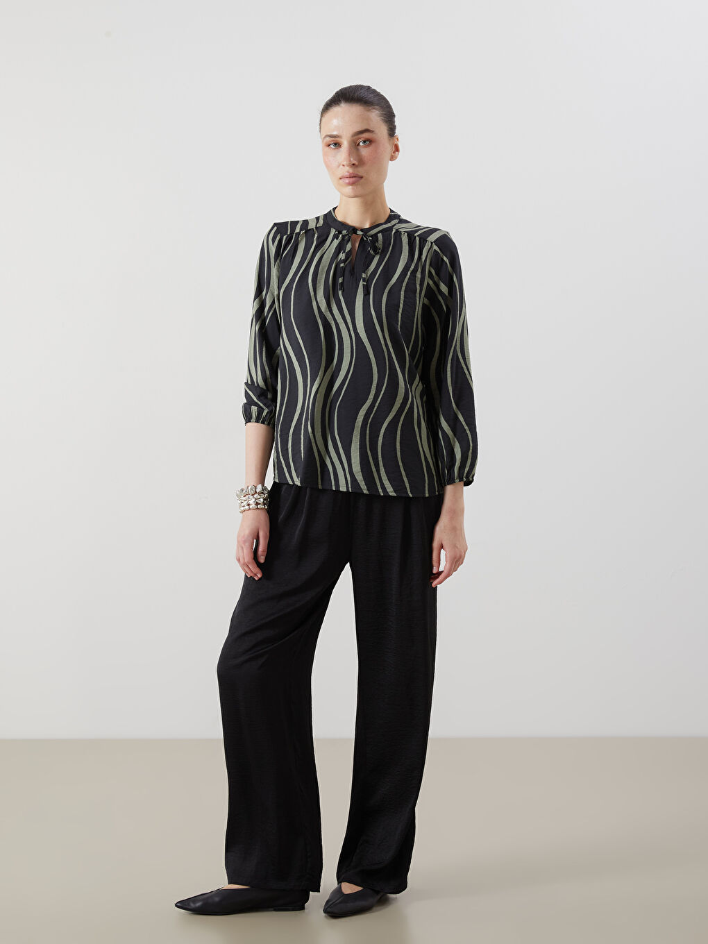 LCWAIKIKI Classic Tie Neck Patterned Blouse -W5AG08Z8-LRR