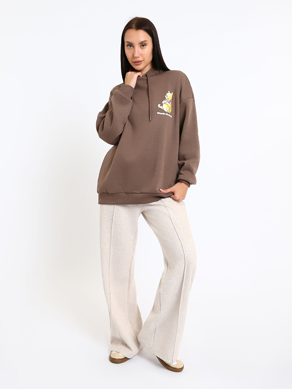 ქალი ყავისფერი ჰუდი-1