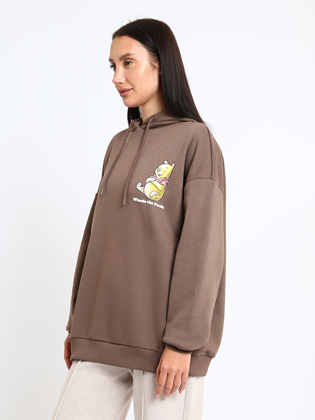 ქალი ყავისფერი ჰუდი-3