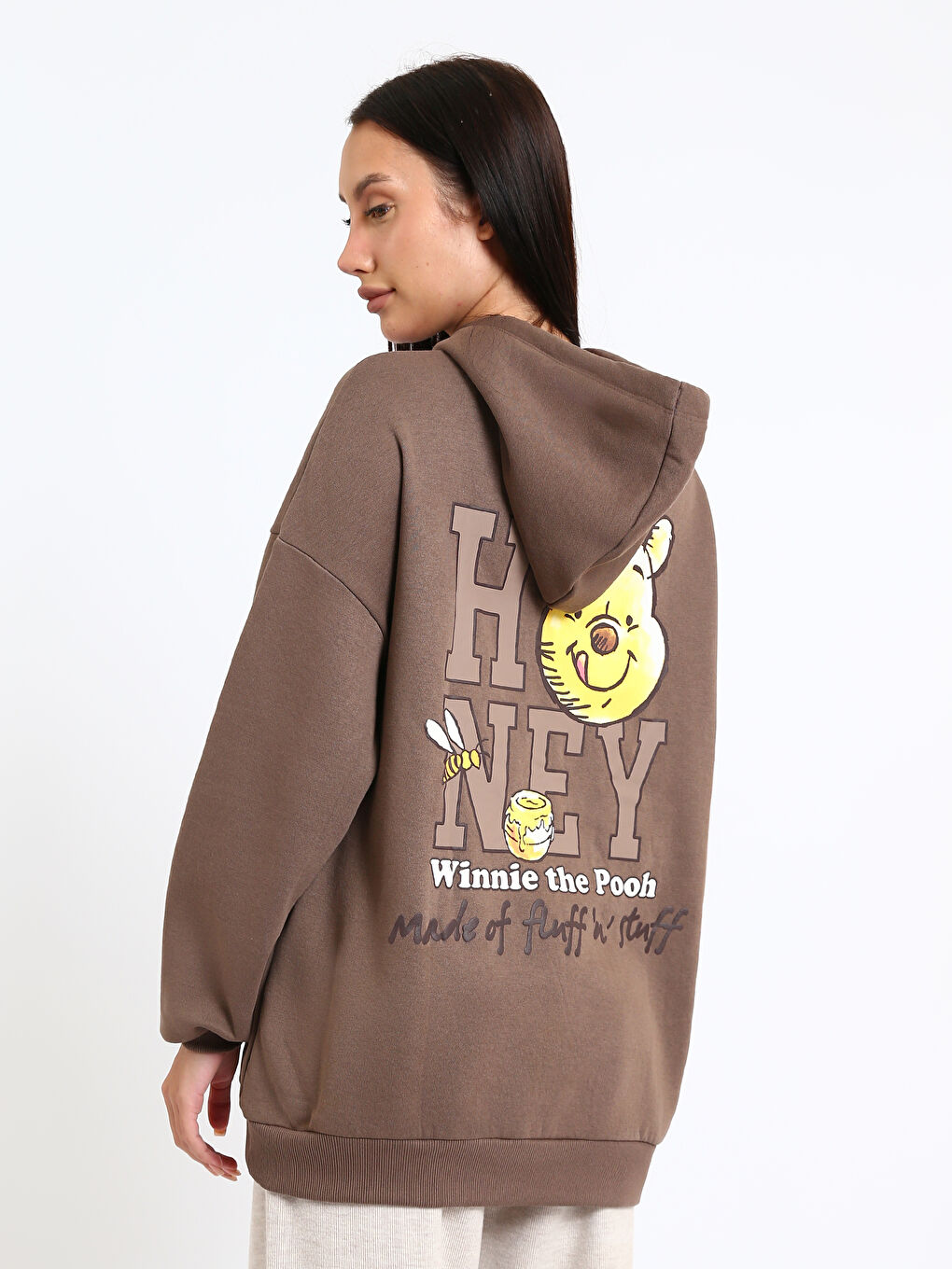 ქალი ყავისფერი ჰუდი-4